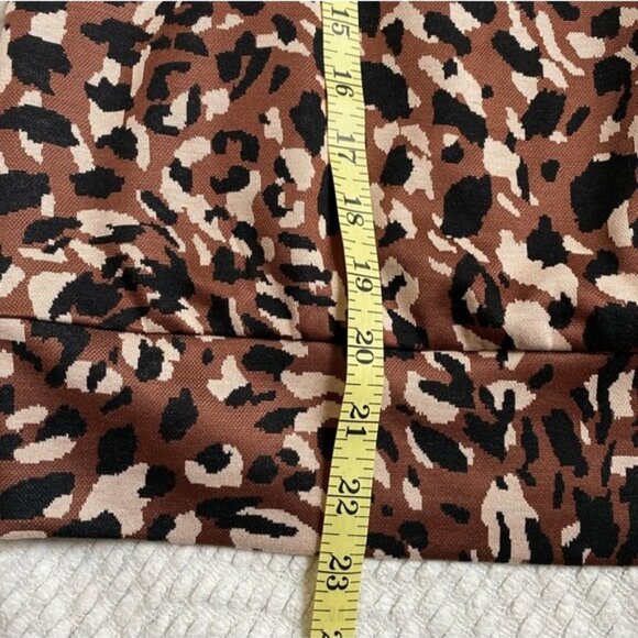 Ann Taylor Factory Animal Print Short Sleeve Blouse Size M Lightweight Top - Picture 4 of 5